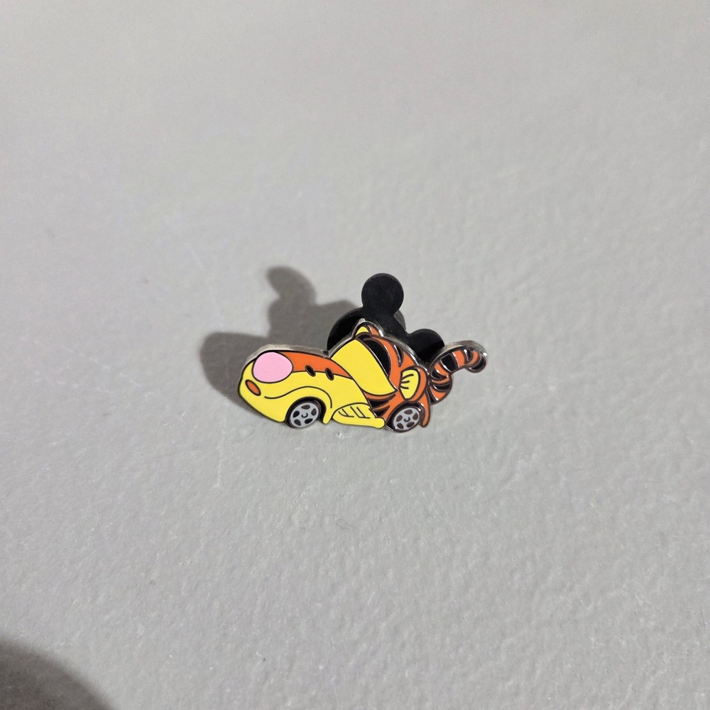 Disney Pin Tigger Car Unisex OS Yellow Orange Winnie the Pooh Trading Pin